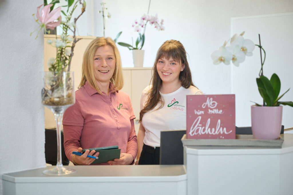 Annett und Sara – Anmeldung und Praxisorganisation